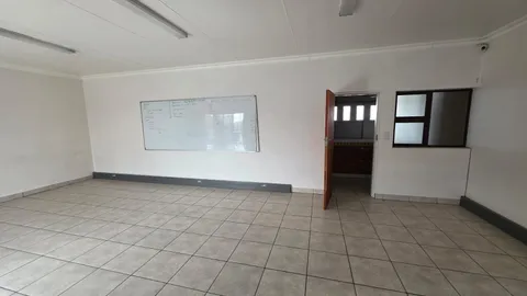 23 Dakota Crescemt, Airport Park, Germiston - 1189m² - Insuatrial - Warehouse - To Let - Germiston - Airport Park (6)